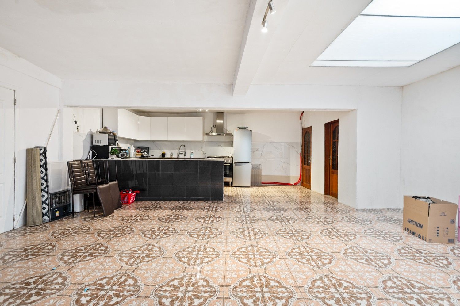 Opbrengsteigendom met een groot magazijn en 3 appartementen te koop! foto 15