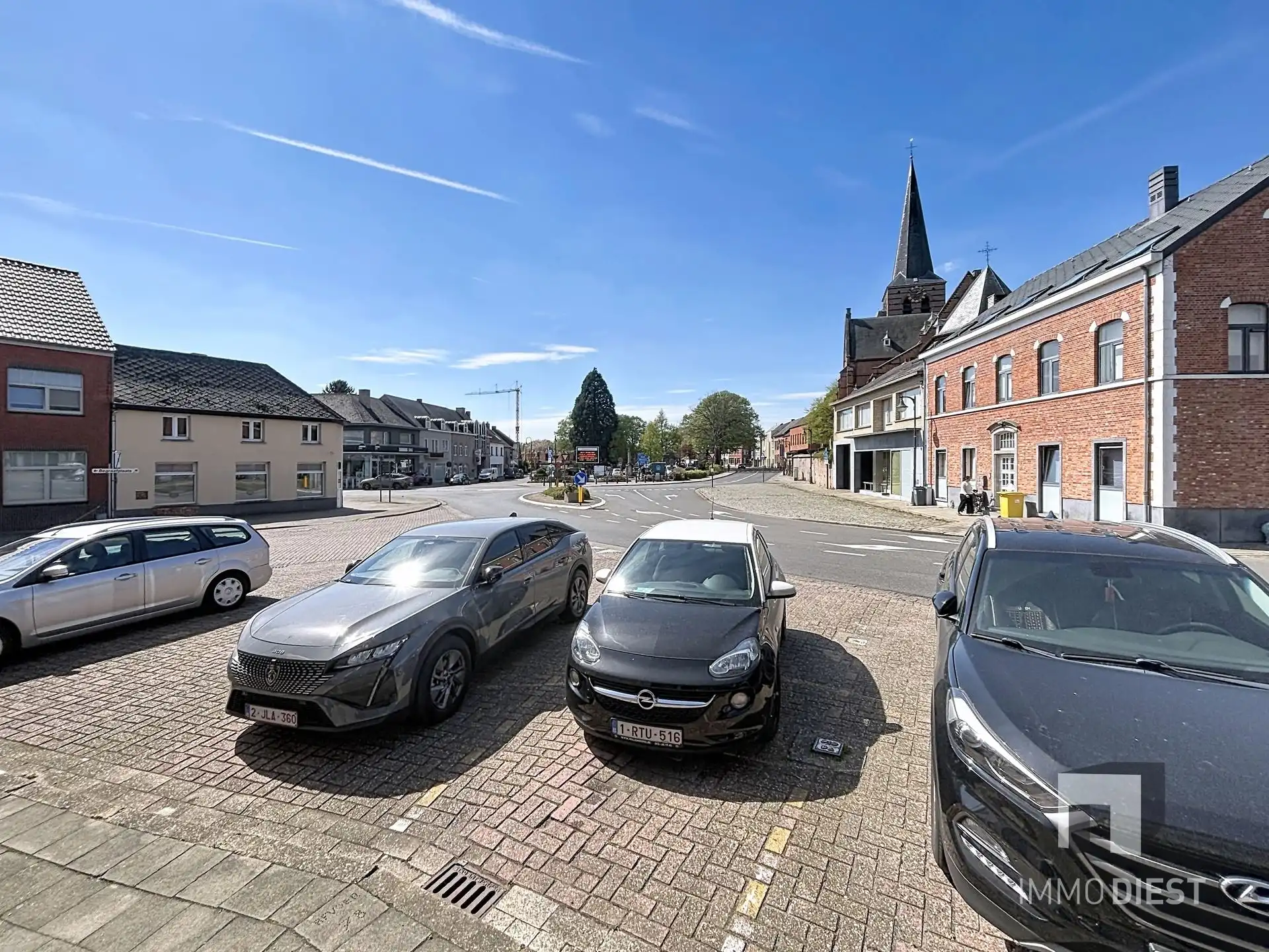 Handelsgelijkvloers van 230m² met private, achterliggende parking voor 3 wagens. foto 27