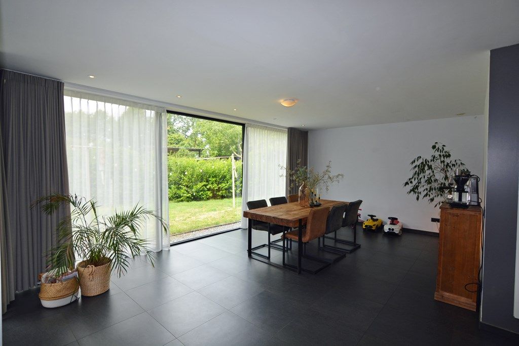 Moderne, energiezuinige woning met 4 slpks op 7a 7ca. foto 11