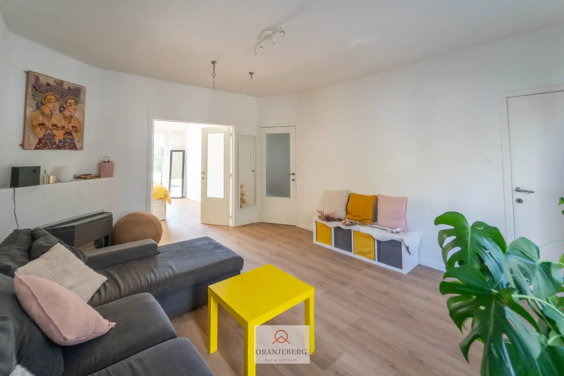 Gezellig 2 slaapkamer appartement nabij Gent-Sint-Pieters met terras en 2 kelderbergingen foto 4