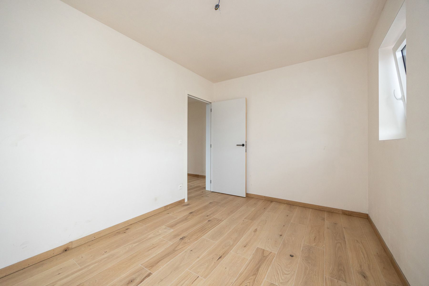 Halfopen woning met 3 slaapkamers en inpandige garage op perceel van ca 505 m² foto 16