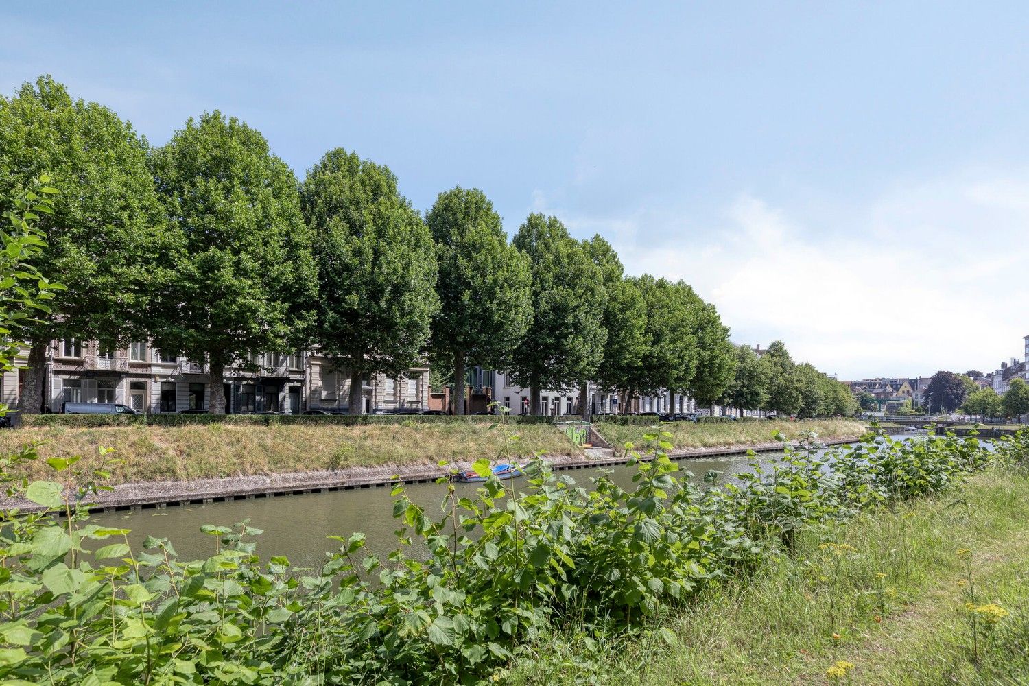 Exclusief gerenoveerd herenhuis met tuin aan de Coupure te Gent. foto 12