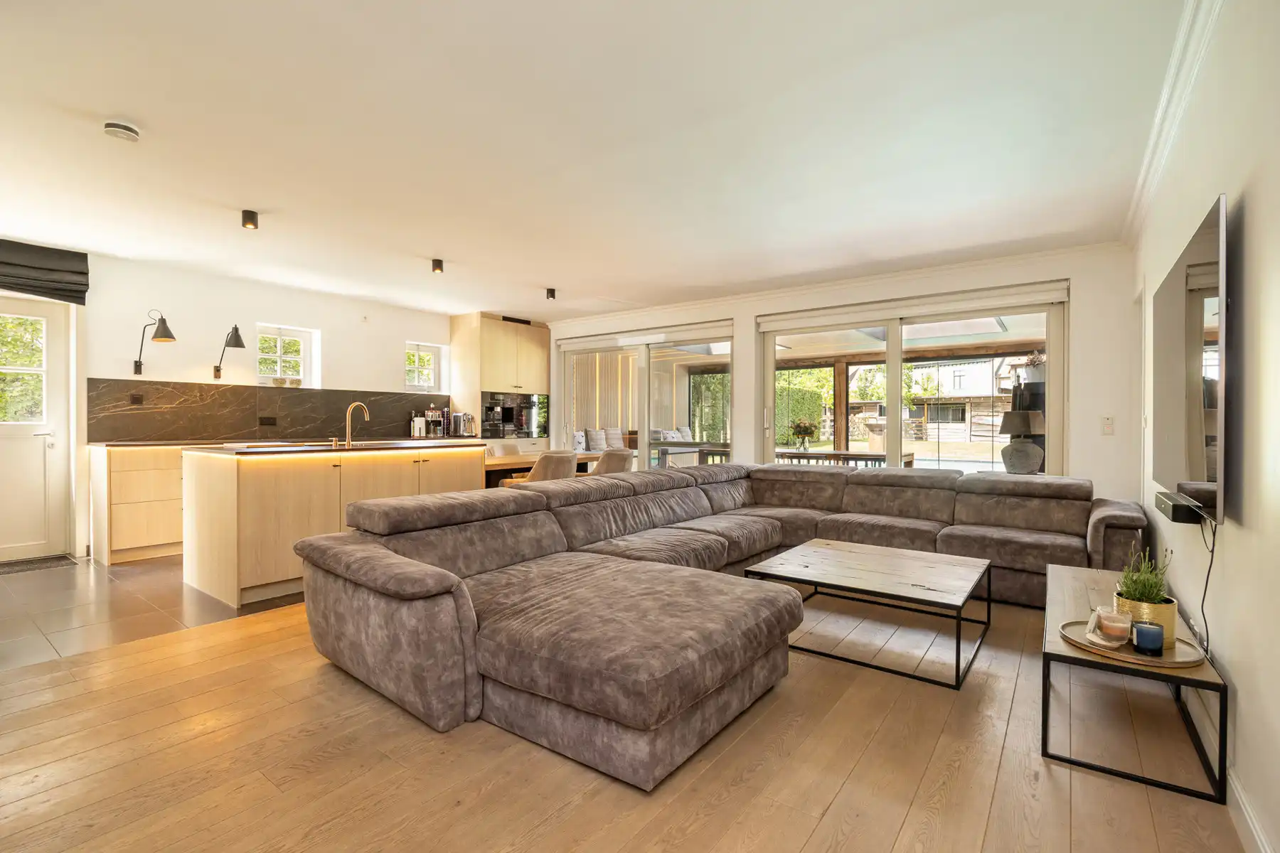 Villa met zwembad en paardenaccomodatie foto 8