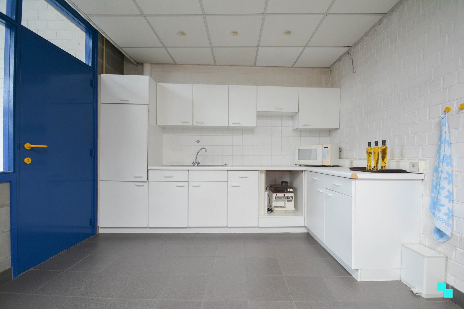 Magazijn van ca. 272 m² in het centrum van Izegem foto 10