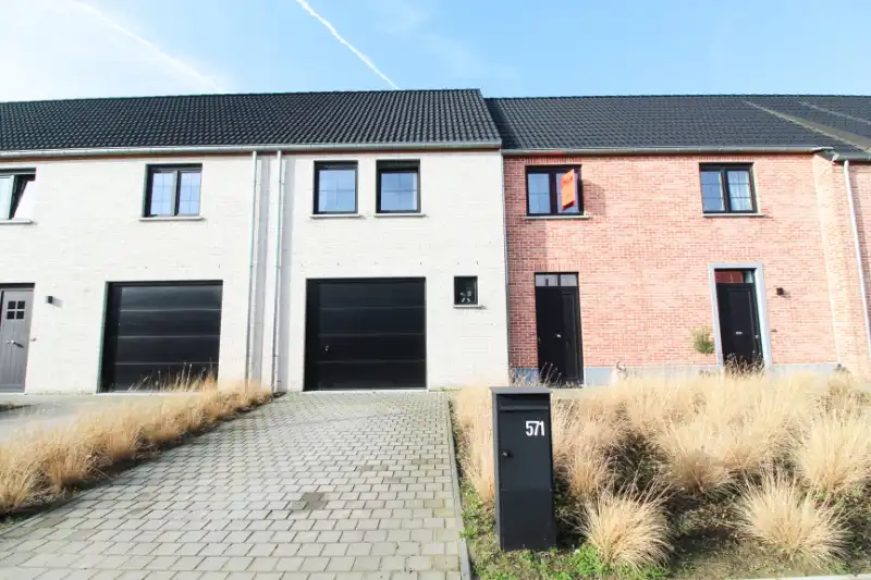 Ruime nieuwbouwwoning met inpandige garage te Roeselare foto 2