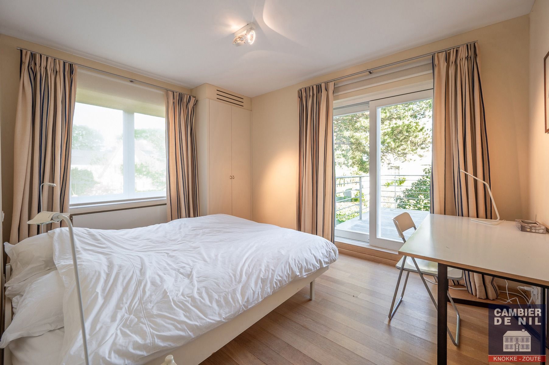 Ruime, gemeubelde koppelvilla aan de Royal Zoute Tennisclub. foto 20
