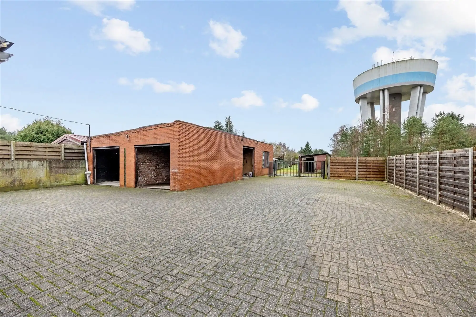 OPBRENGSTEIGENDOM MET 2 WONINGEN foto 22