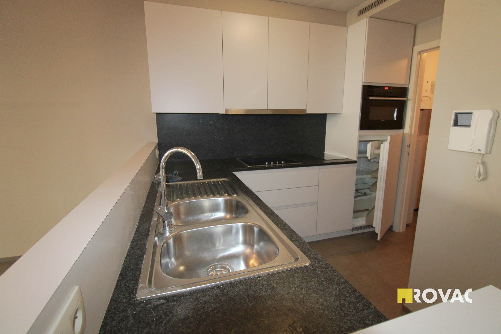 Centraal gelegen appartement op de 1ste verdieping met 2 grote terrassen! foto 8