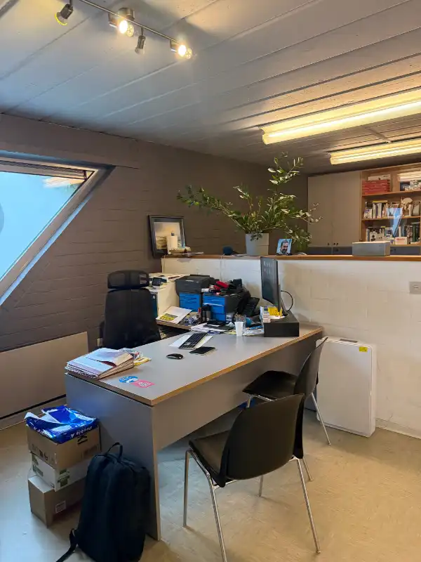 Praktijk/kantoorgebouw foto 7