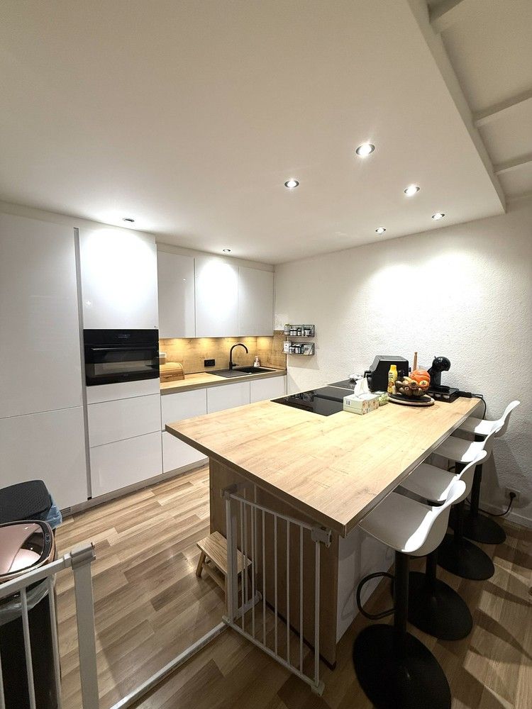 Charmante duplex met vernieuwde keuken, airco, berging en ruim dakterras in Lanaken foto 2