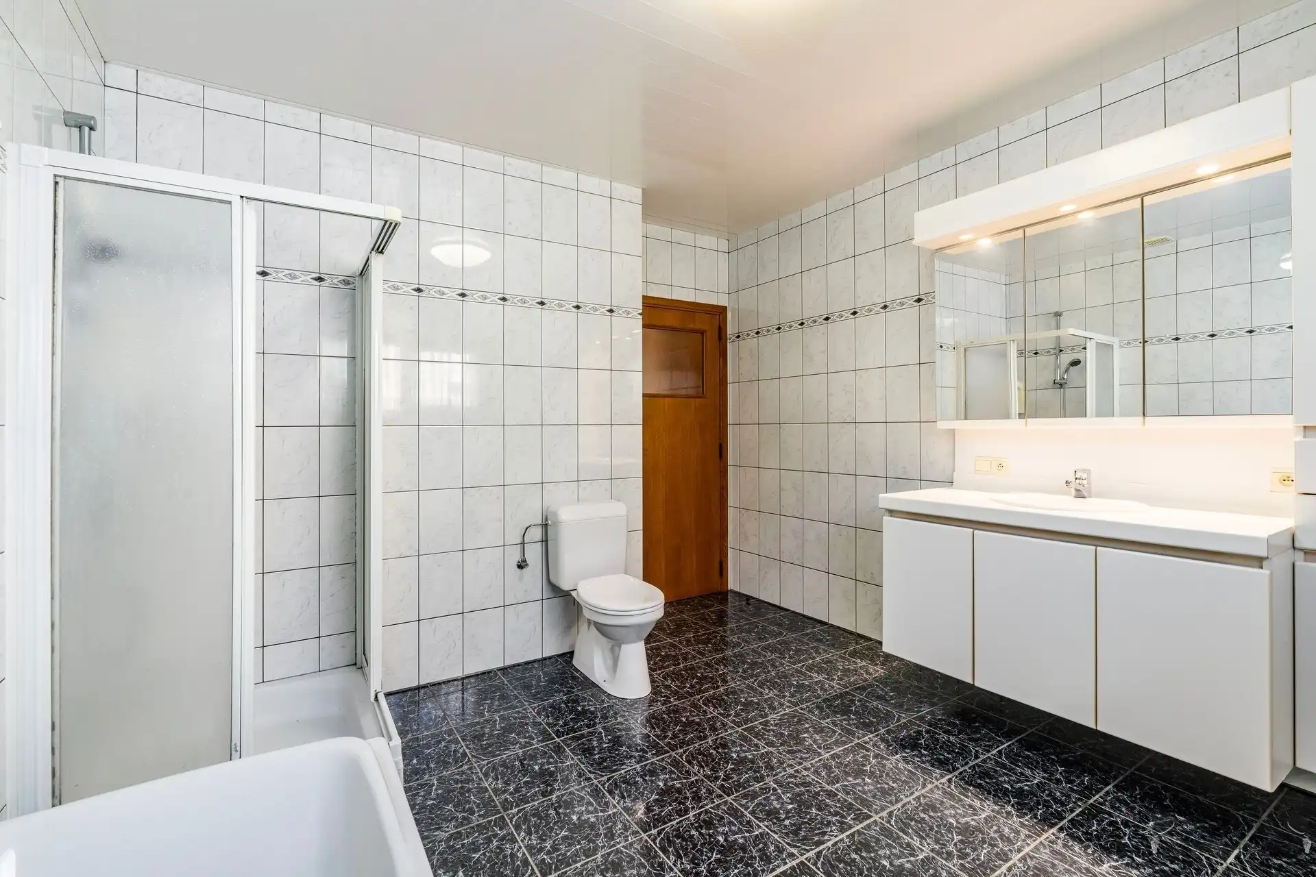 Ruime gezinswoning met extra werkplaats/atelier foto 13