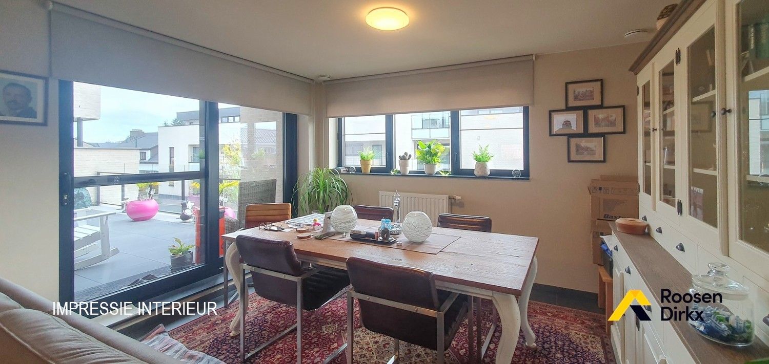 Ruim en kwalitatief appartement met 2 sk's, groot terras, parkeerplaats, berging. foto 9