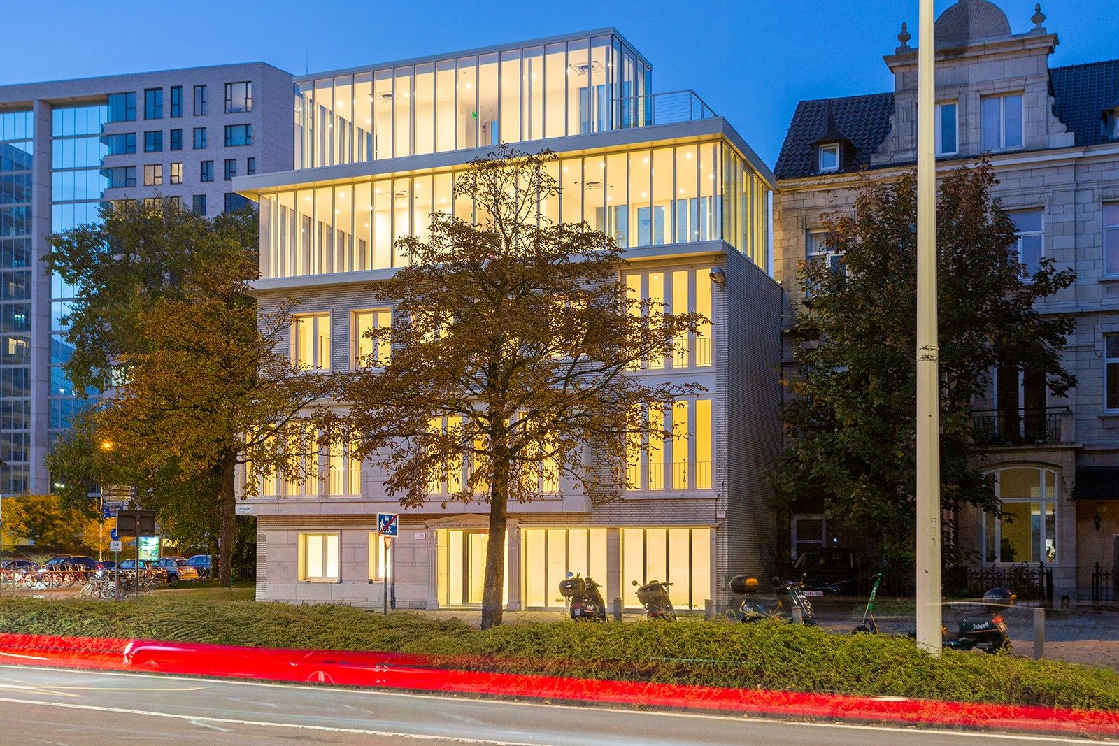 Architecturaal kantoorgebouw op absolute zicht locatie!  foto 35