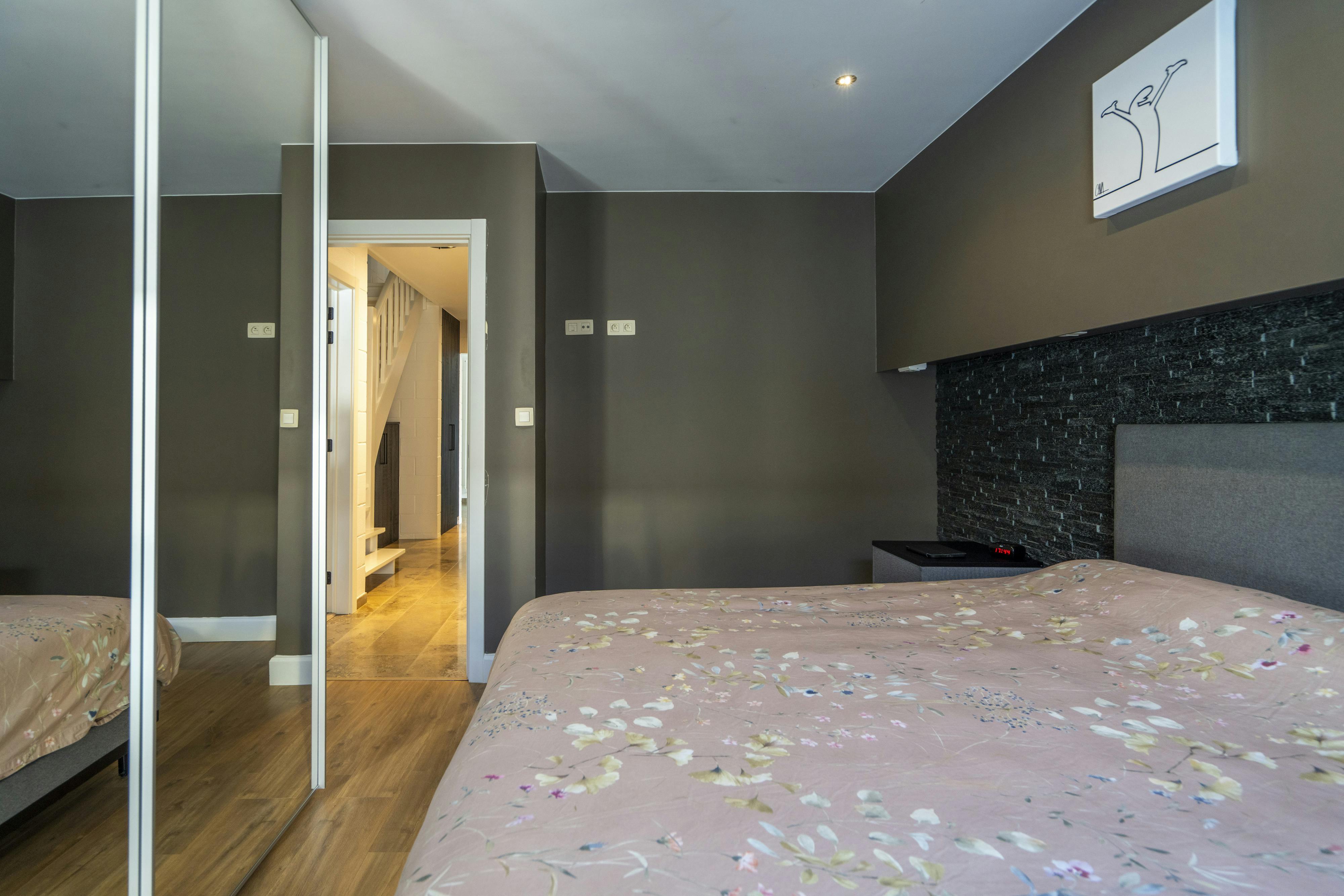 Energiezuinige instapklare villa met zwembad en poolhouse foto 26
