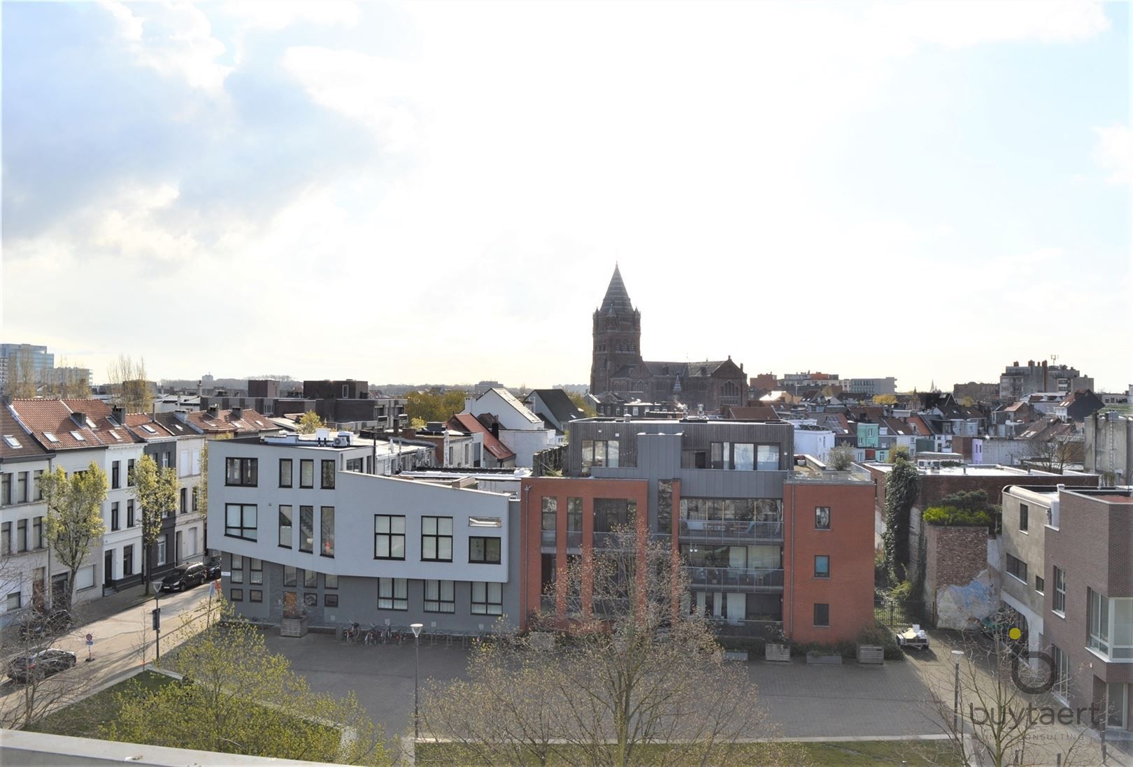 Gerenoveerd twee slaapkamer appartement met prachtig zicht en terrassen! foto 11