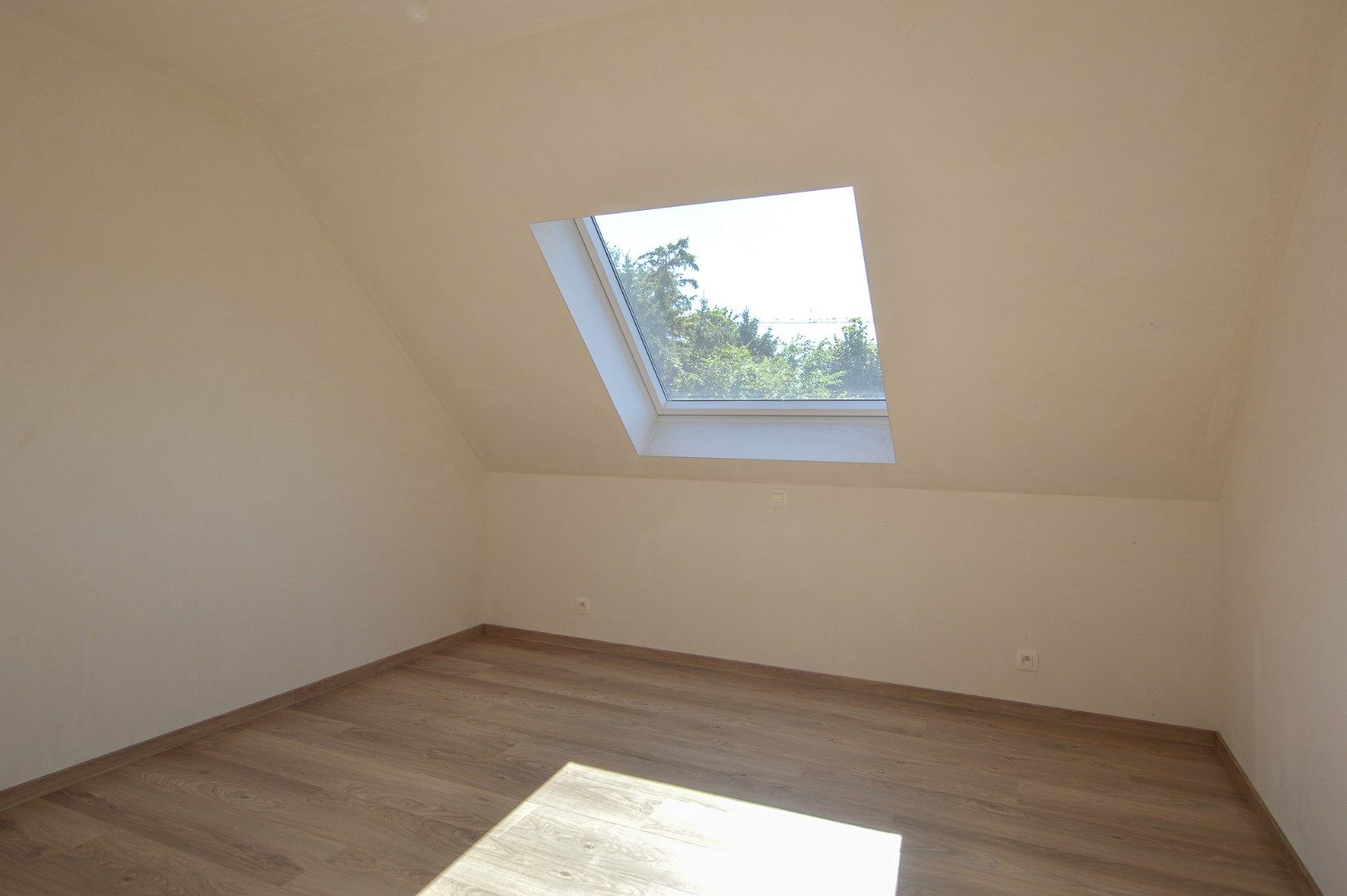 Halfopen nieuwbouwwoning te huur in Roksem.  foto 7