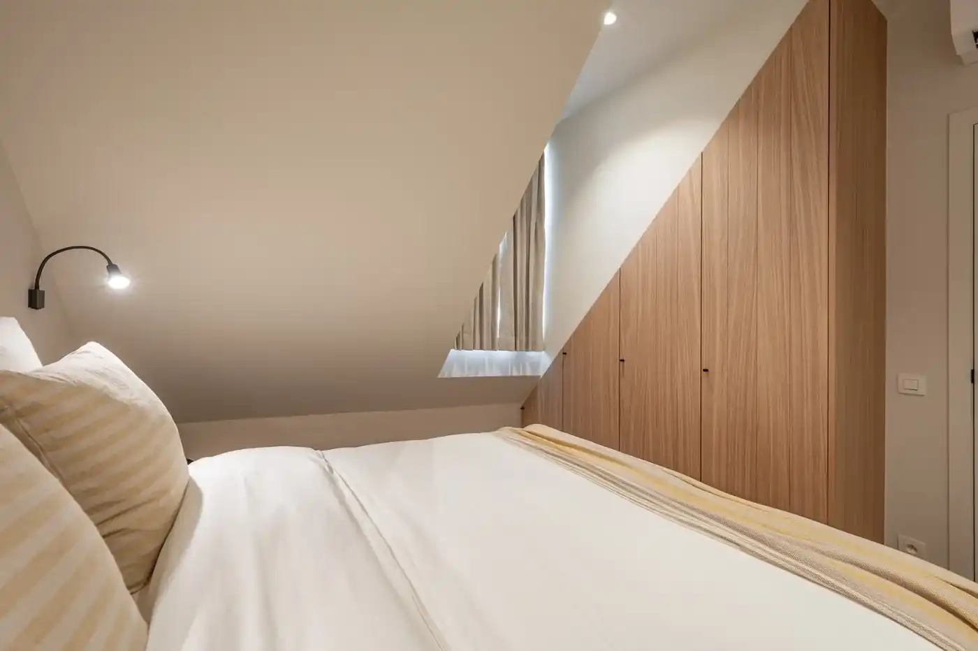 Nieuwbouw duplex/penthouse in hartje Zoute genietend van prachtige open zichten op de minigolf en zeezicht.  foto 9