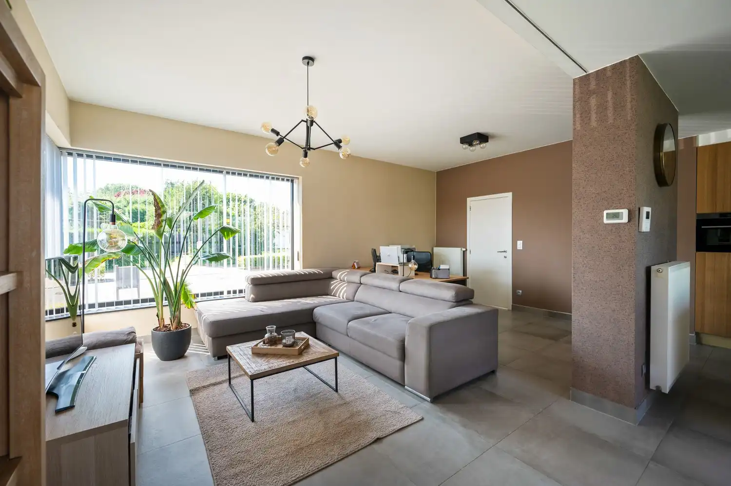 Instapklare, gerenoveerde woning met garage op toplocatie in Broechem! foto 4