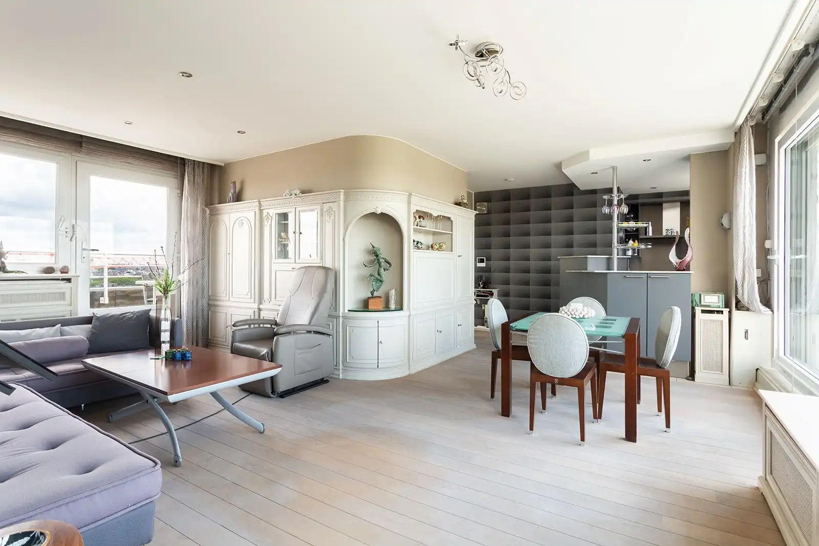 Exclusief penthouse met panoramisch uitzicht op de 12de verdieping foto 7