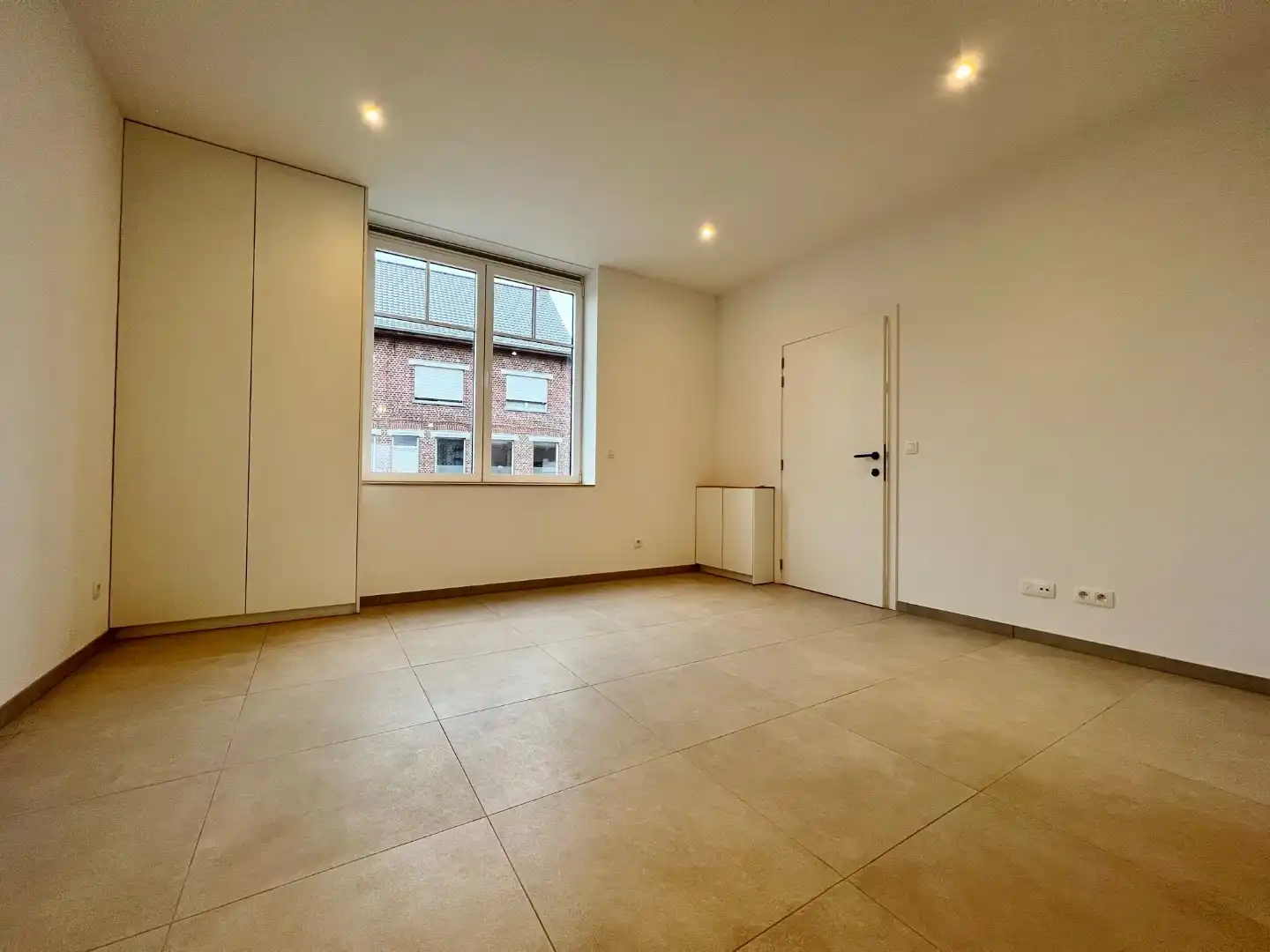 Volledig gerenoveerde woning met ruime tuin foto 3