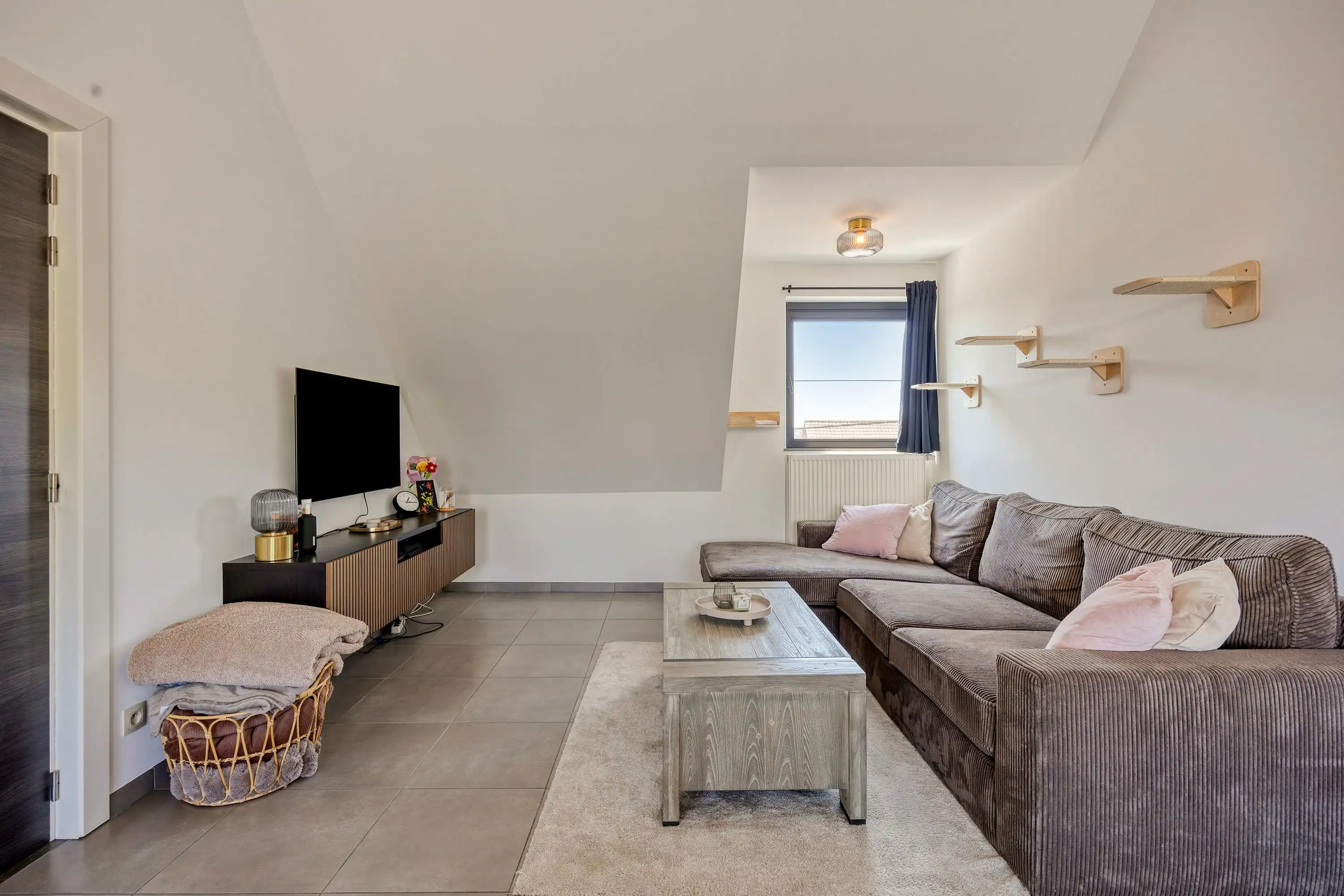 Instapklaar appartement  met ruim terras te koop in Brecht! foto 3