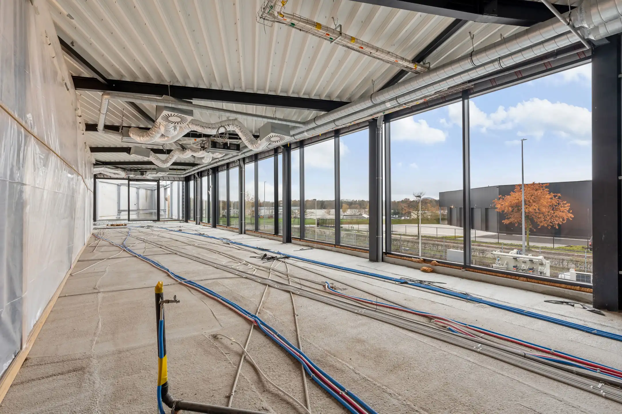 Uitzonderlijk bedrijfsgebouw op Genk-Noord foto 17