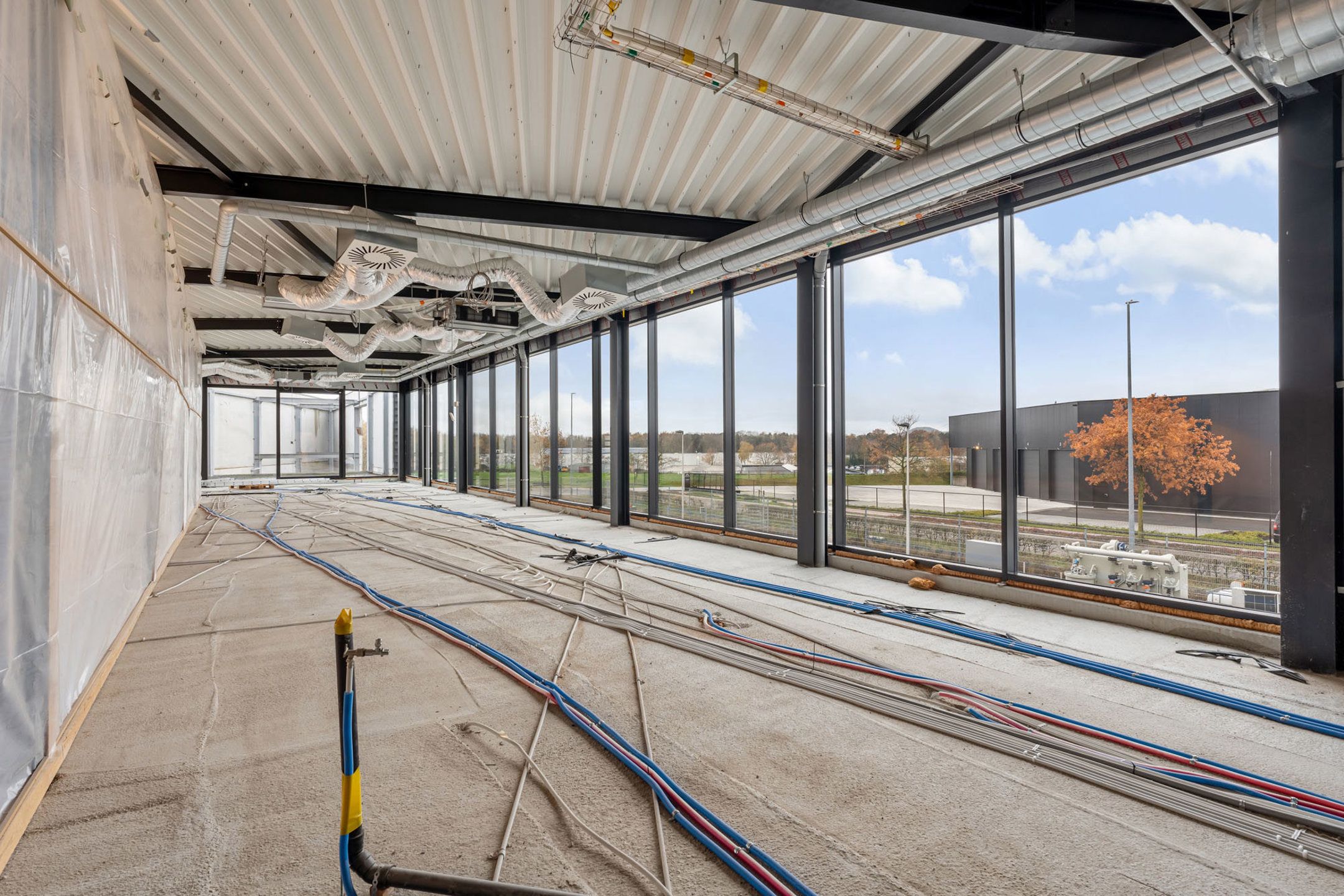 Uitzonderlijk bedrijfsgebouw op Genk-Noord foto 17