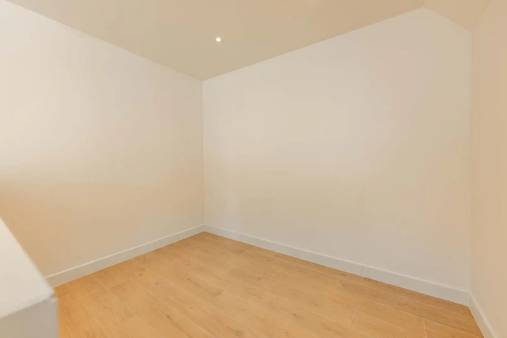 VOLLEDIG GERENOVEERDE WONING OP TOPLOCATIE IN KOOLSKAMP foto 7