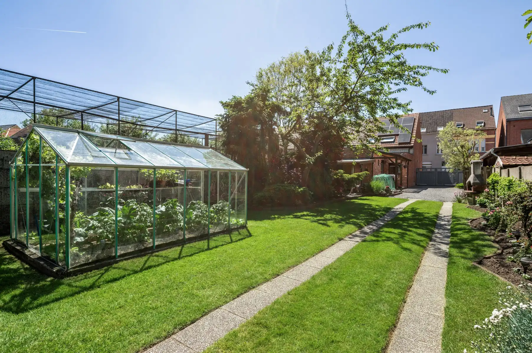 Centraal en strategisch gelegen halfopen woning foto 2