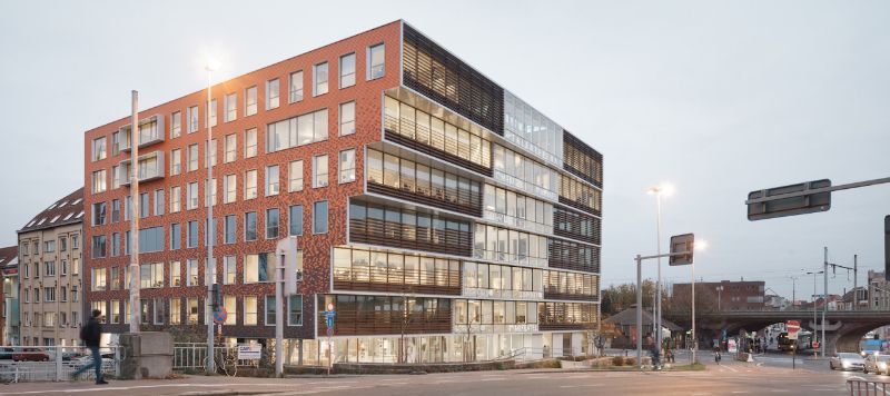 Kantoren te huur in Quantum Building aan Dampoortstation Gent met prachtig uitzicht foto {{pictureIndex}}