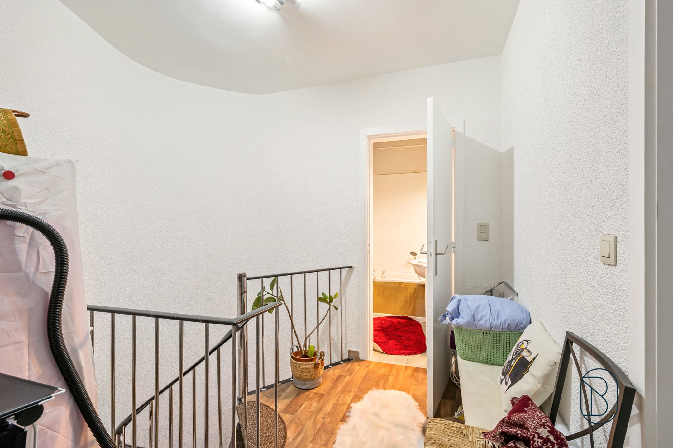 Topgelegen opbrengsteigendom: 3 appartementen en 3 garages foto 19