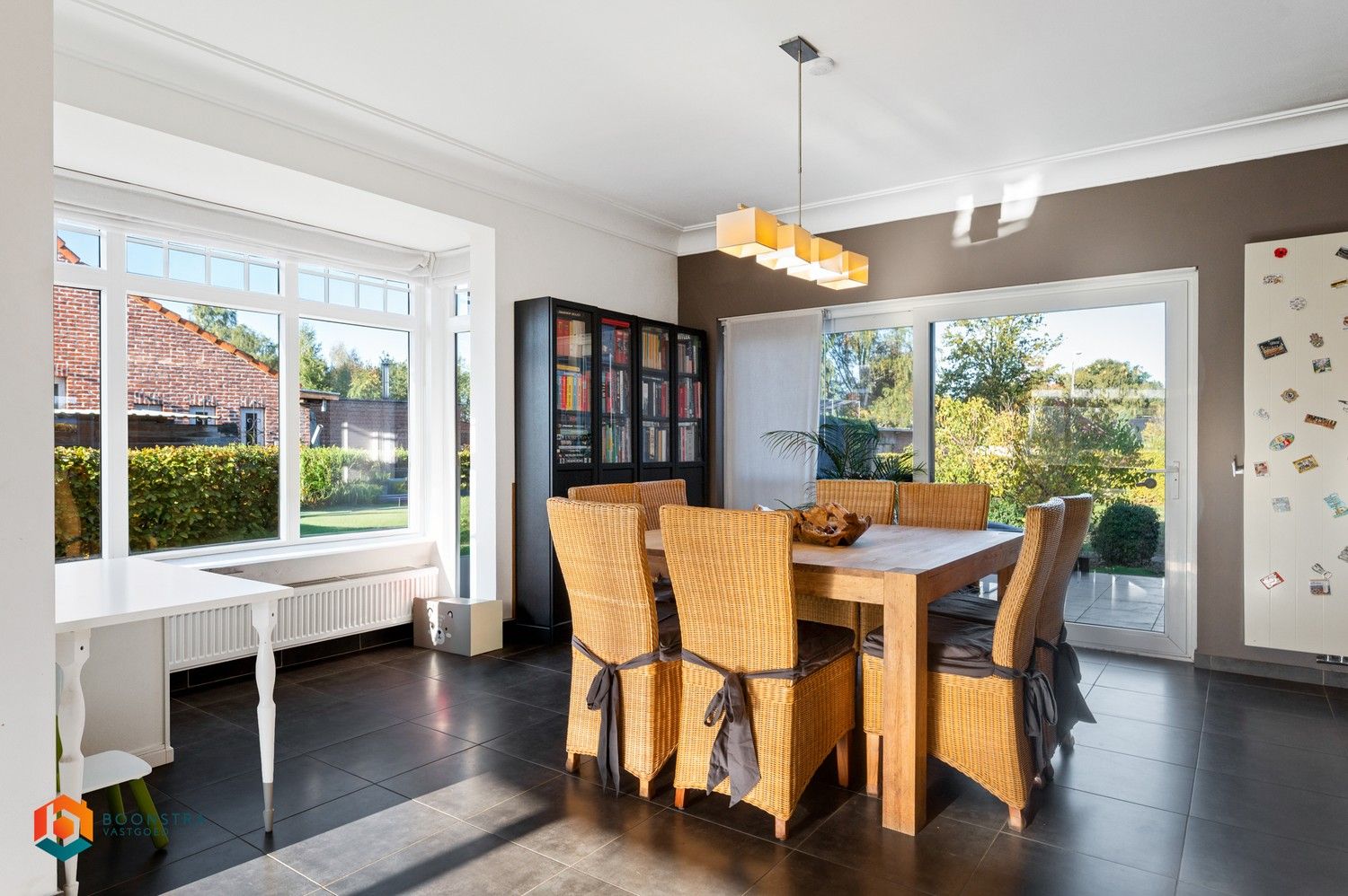 Instapklare woning met 2 slpkrs, tuin, garage en carport te Emblem foto 4