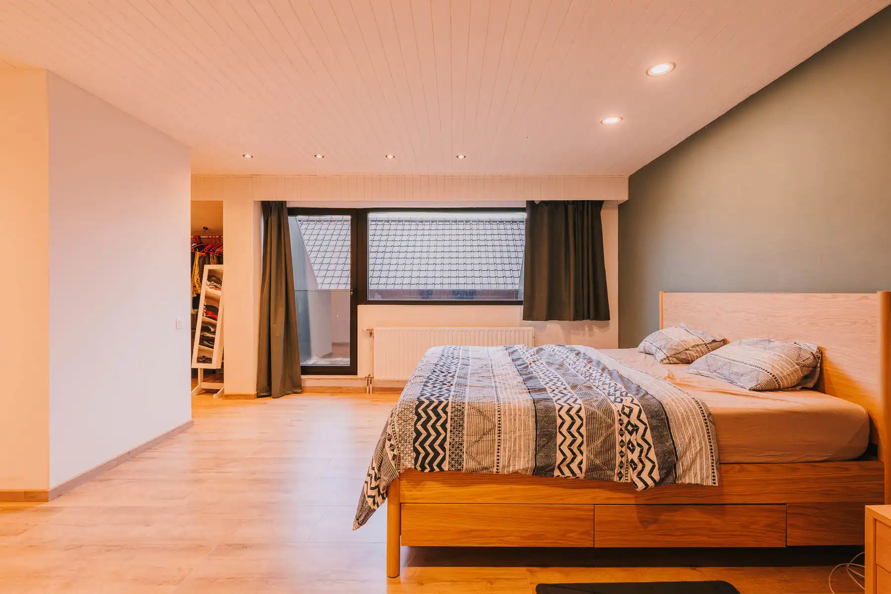 Ruime gezinswoning met praktijkruimte/kangoeroewoning foto 14