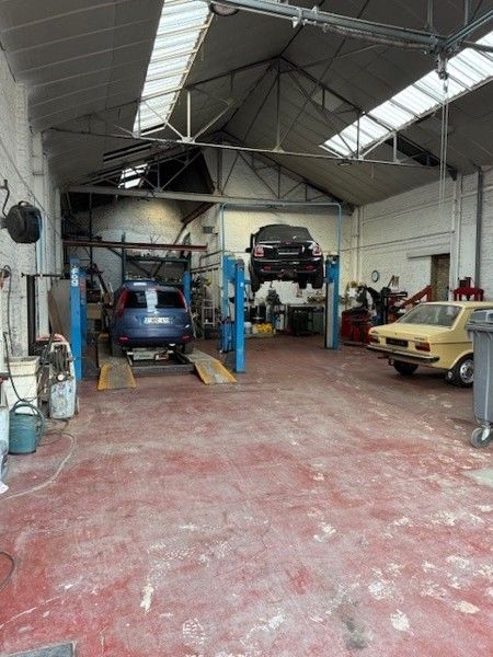 Magazijn/garage met bureelruimte TE HUUR in Harelbeke. foto 2