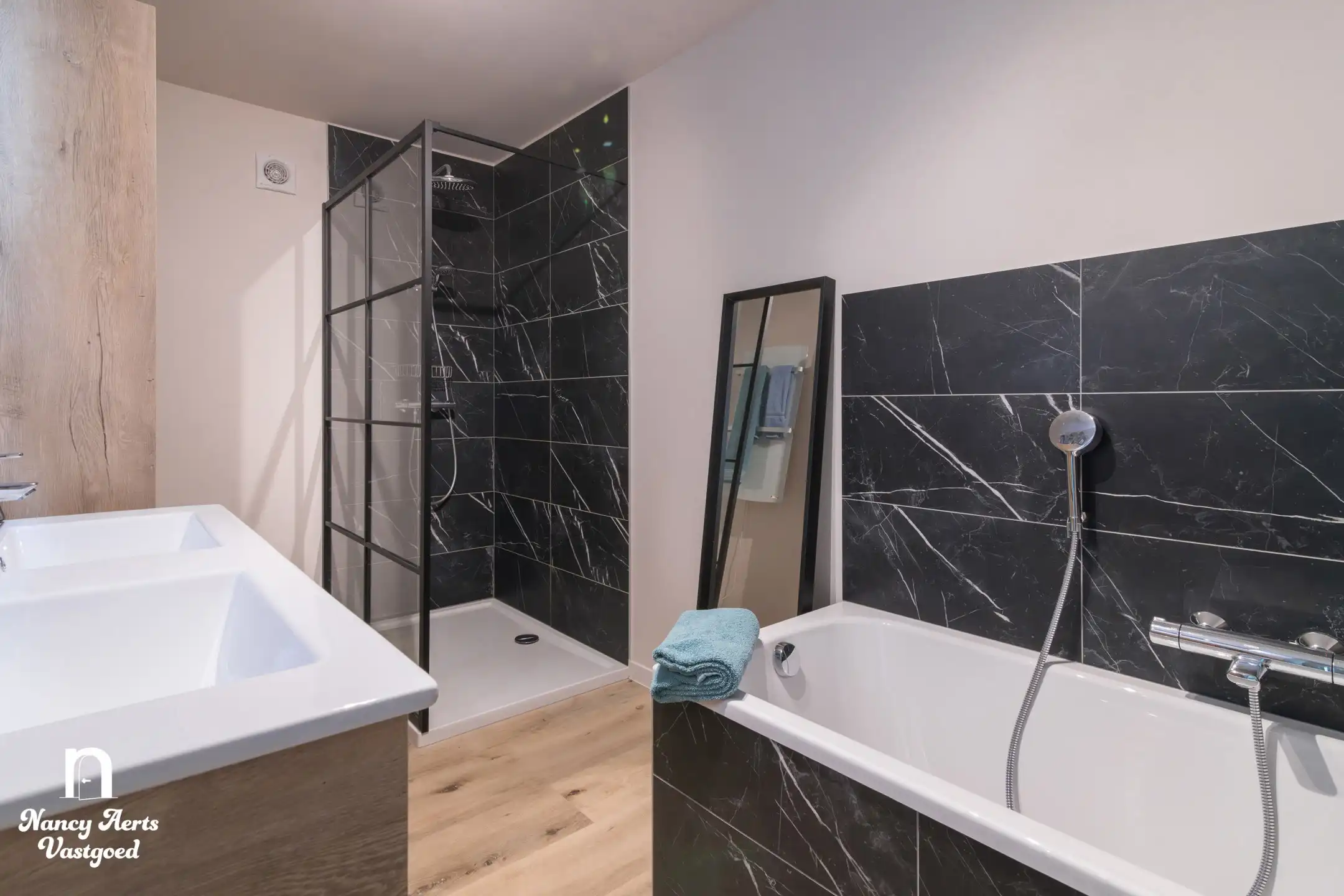 Lichtrijke en perfect afgewerkte woning op royaal perceel foto 22