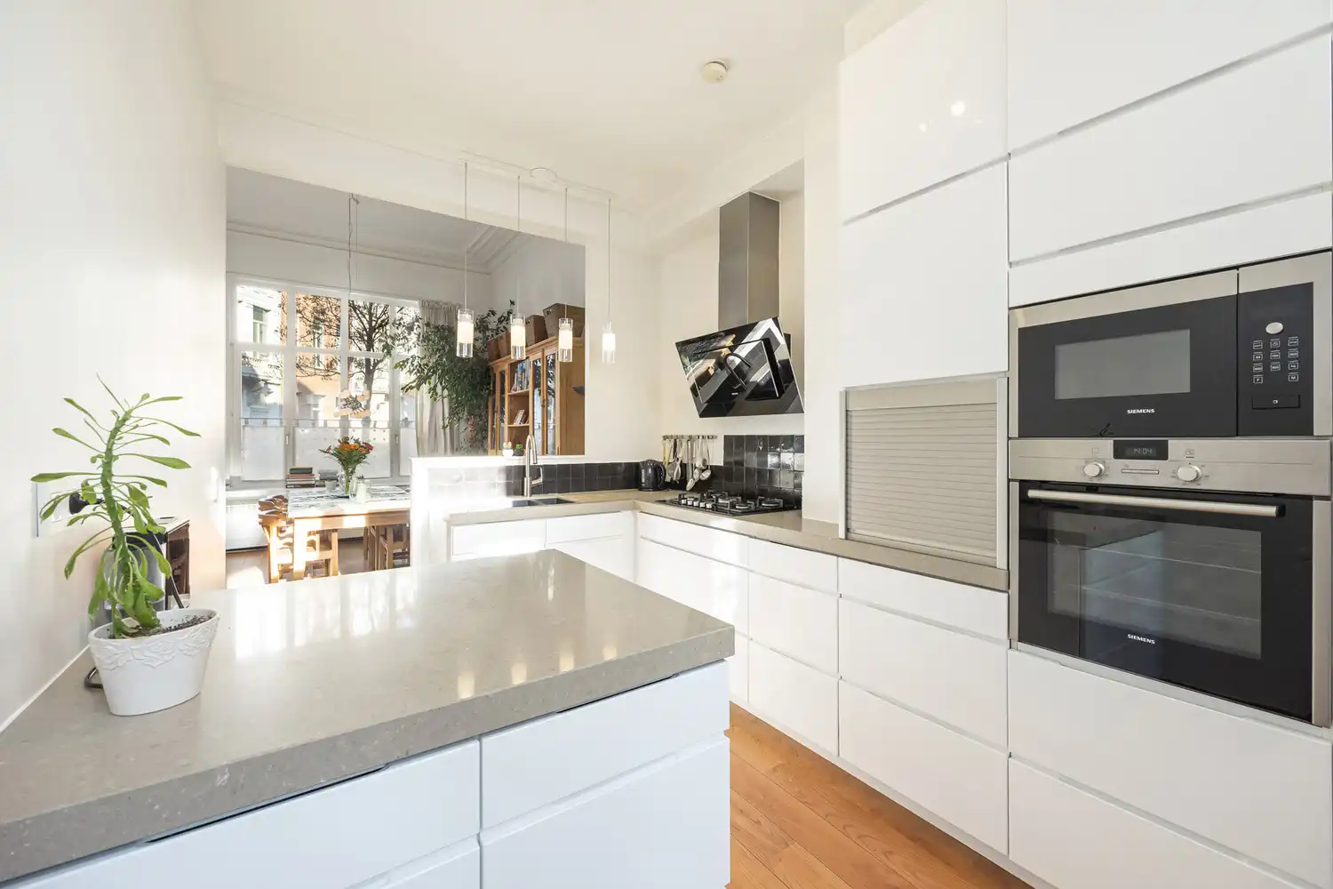 Karaktervolle en lumineuze burgerwoning (262m²) met aangename buitenruimte op hoeklocatie in hartje Zurenborg foto 10