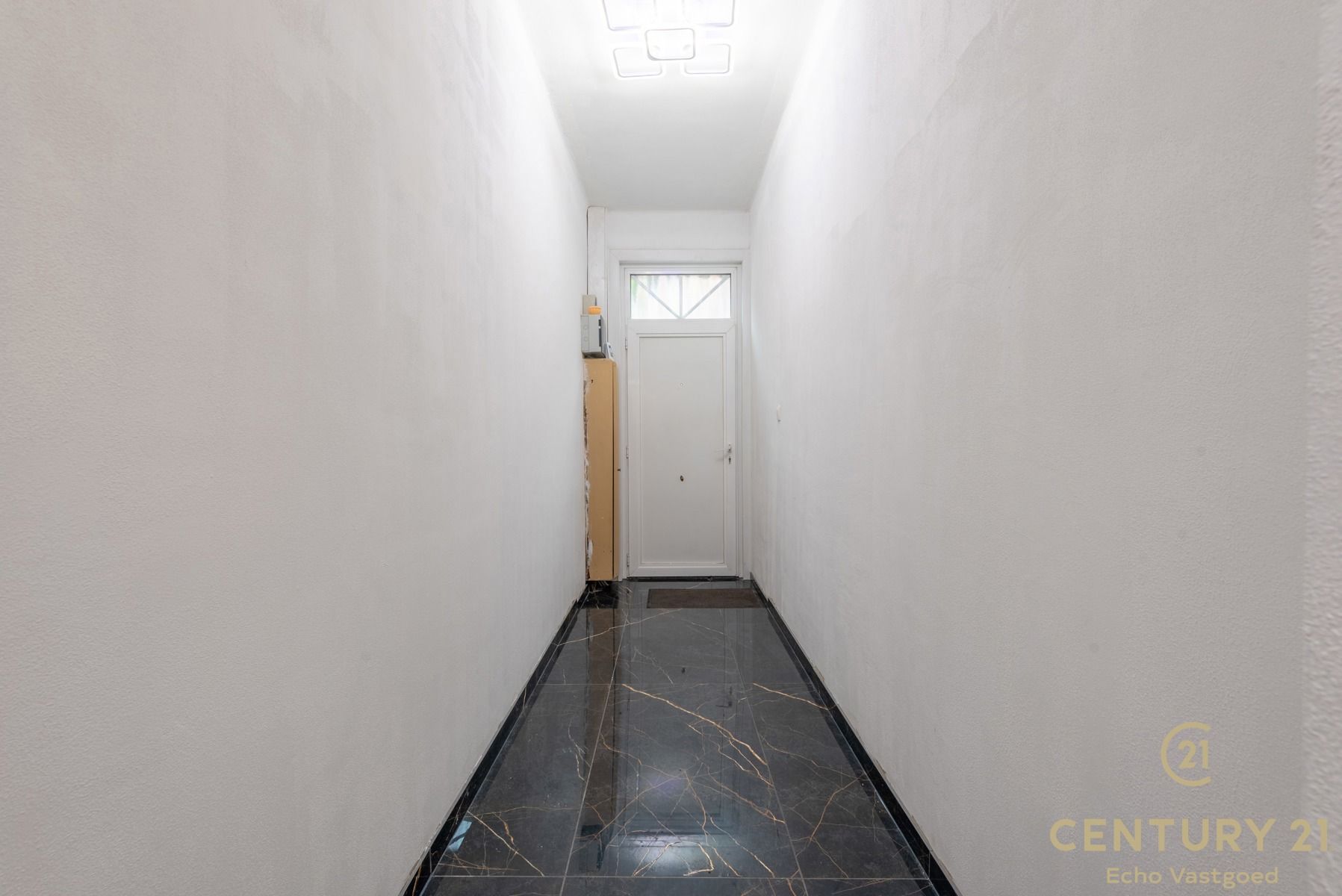 Gerenoveerde, energiezuinige woning met grote tuin én garage foto 3