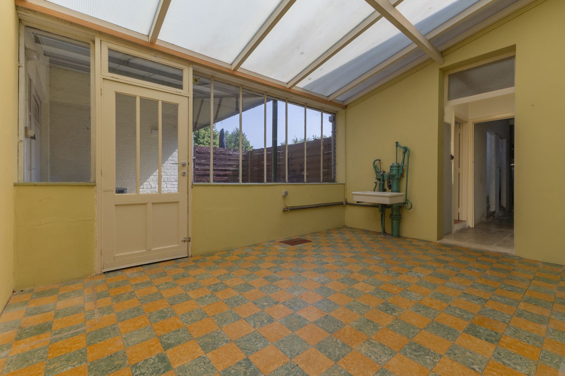 Gunstig gelegen woning met garage en grote tuin foto 6