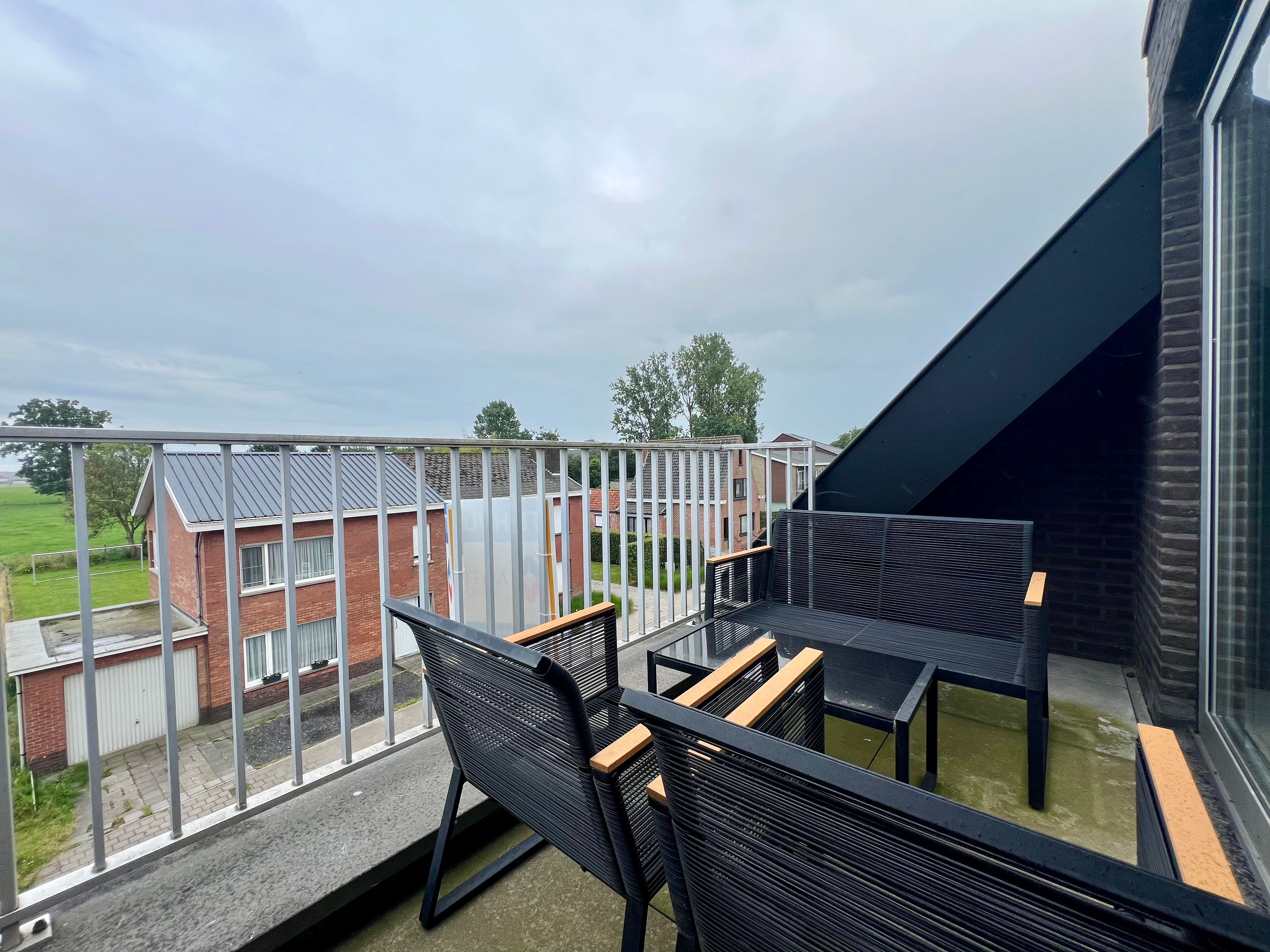 Ruim landelijk gelegen appartement met 2 autostaanplaatsen foto 9