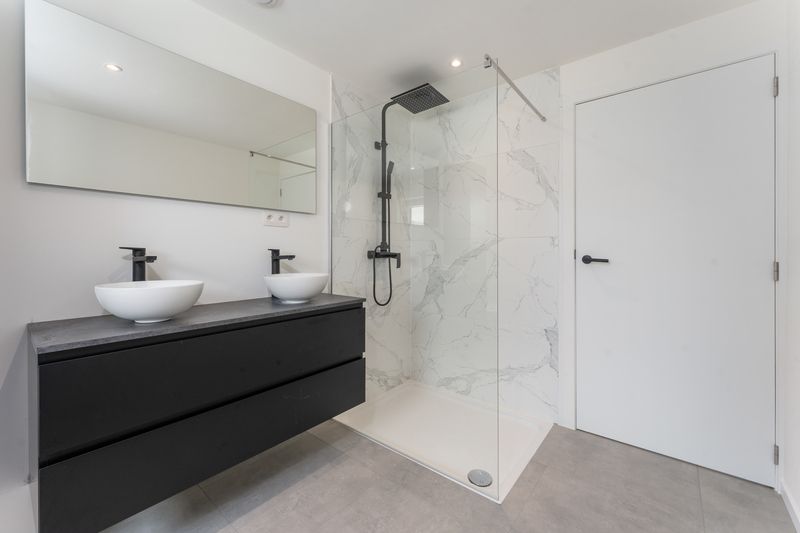 Rumbeke-'t Sterrebos. TWEEGEVEL-VILLA met hoogstaande afwerking, verfijnd interieur en ruime leefruimte. 3 slaapkamers en 2 badkamers. Exclusief mooi aanbod / uistekende ligging ! foto 9