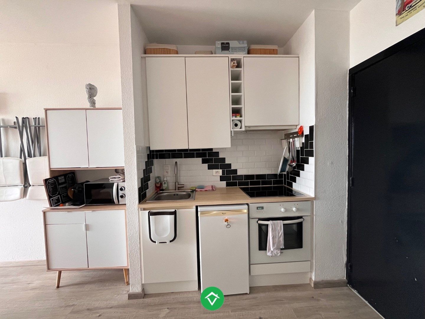 Vernieuwde gelijkvloersstudio met frontaal zeezicht, aan de dijk van Raversijde foto 8