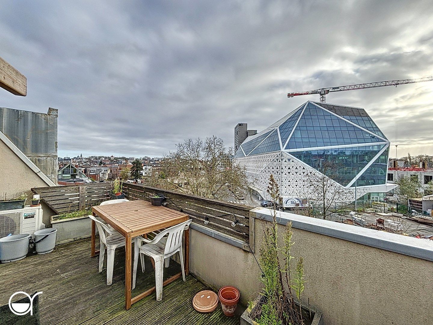 Leuk penthouse appartement met groot terras aan het station foto 9