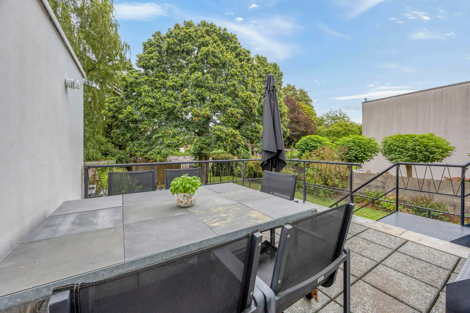 Karaktervolle architectenwoning op toplocatie: Zonnig terras, kamerhoge ramen en EPC B foto 20