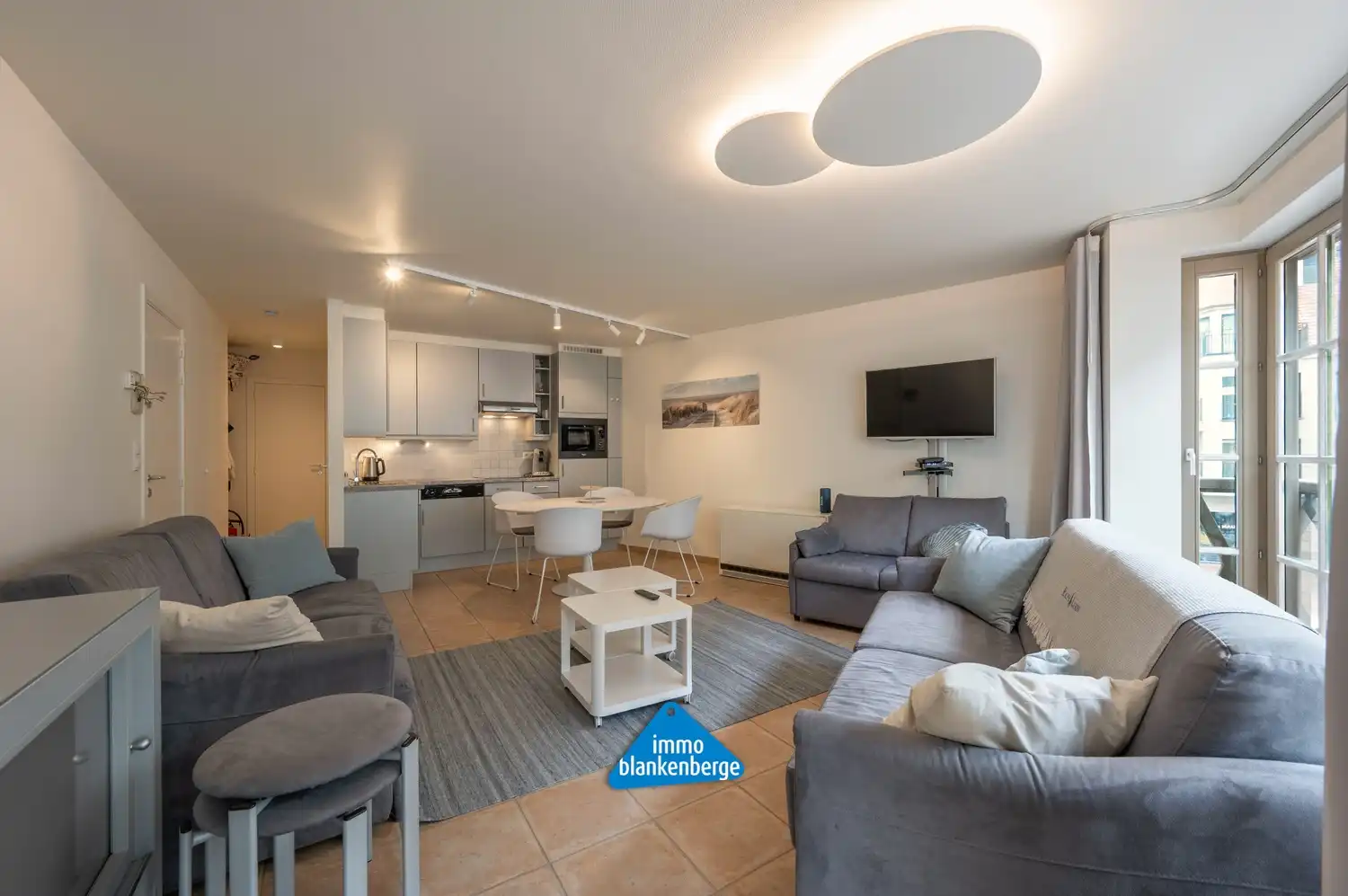 Instapklaar gemeubeld  éénslaapkamerappartement op topligging aan de zee in Blankenberge foto 5