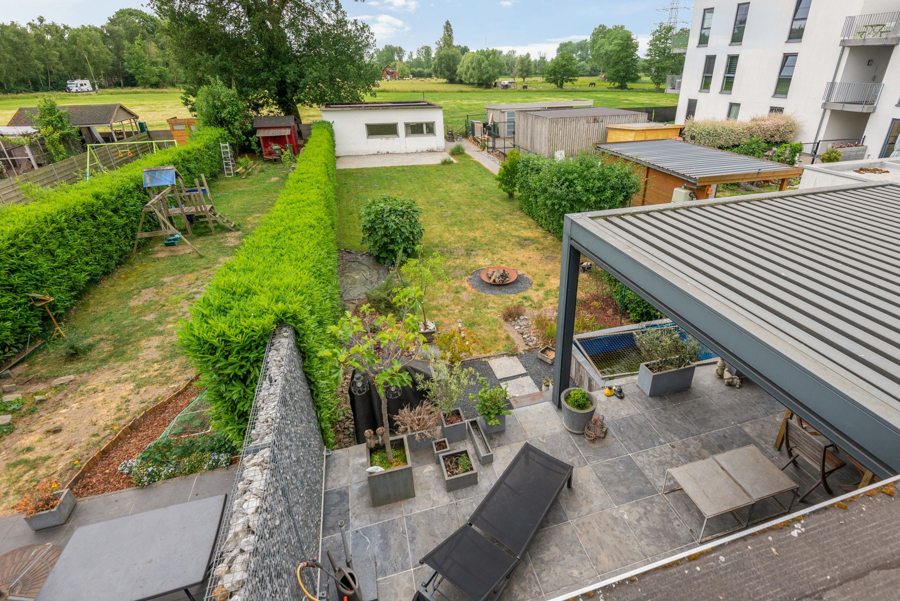 Recente HOB met open weids groen zicht in rustige buurt foto {{pictureIndex}}