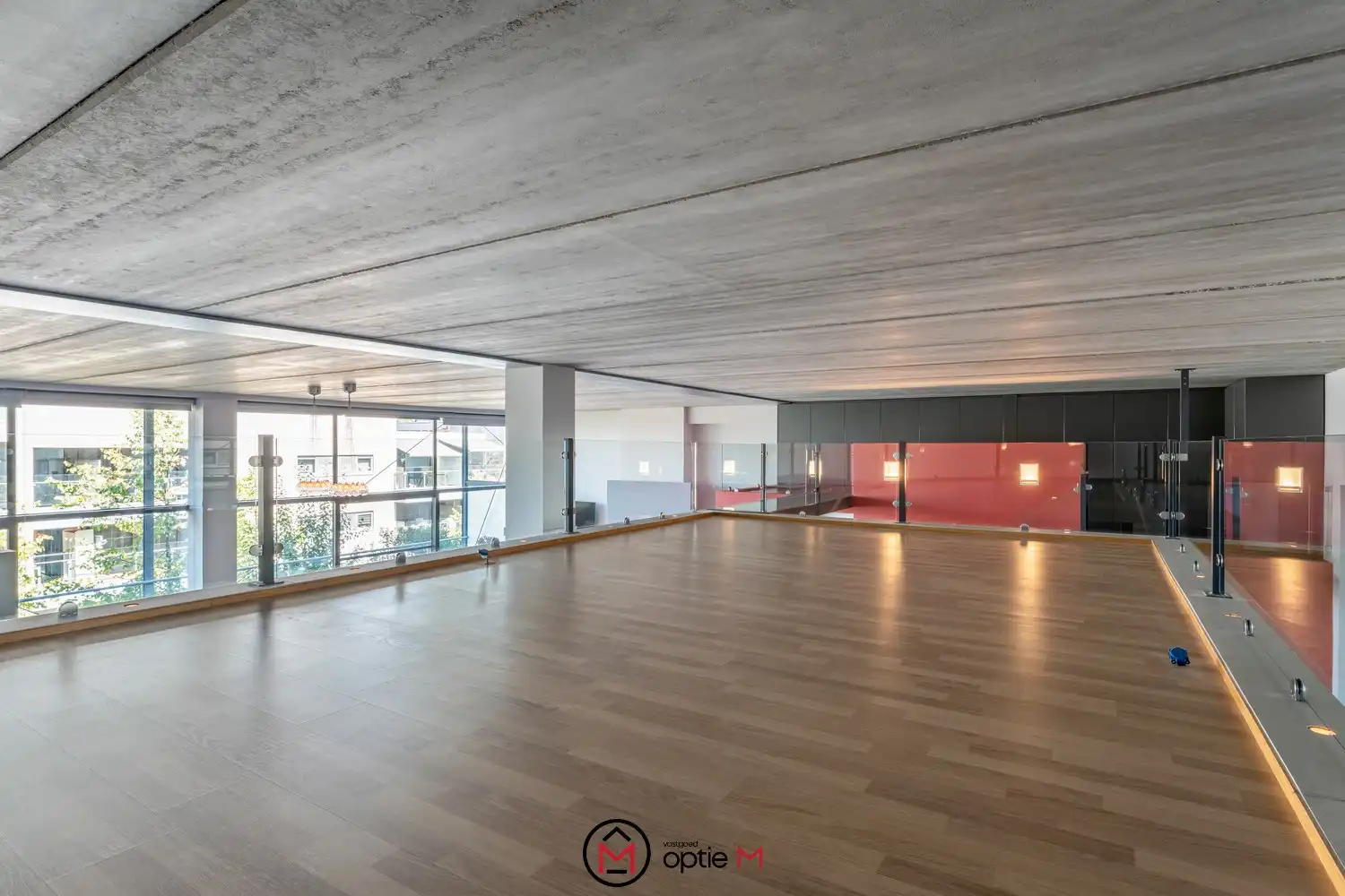 Unieke loft met 2 slaapkamers, terras en parking foto 23