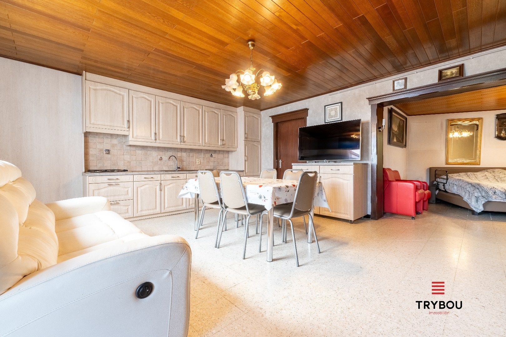 Verrassend ruime woning aan de rand van Houthulst op ruim perceel van 720m². foto 10