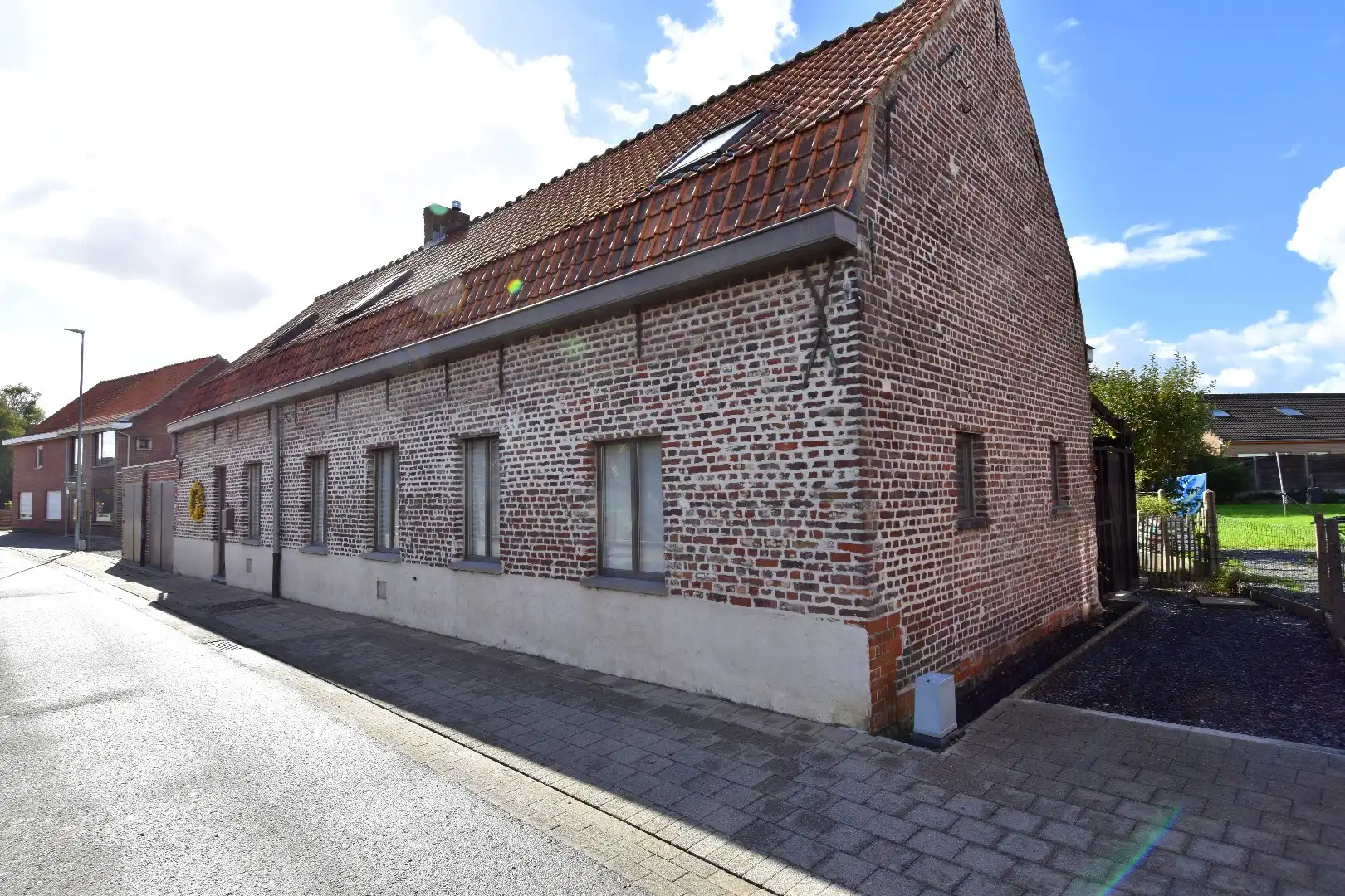 Charmante woning met 3 slaapkamers, 2 garages en een zalige tuin te koop in Gullegem! foto 24