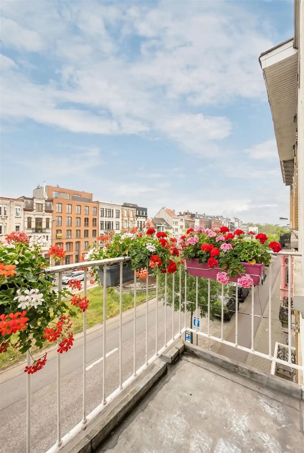 Instapklaar appartement met 2 buitenruimtes foto 2