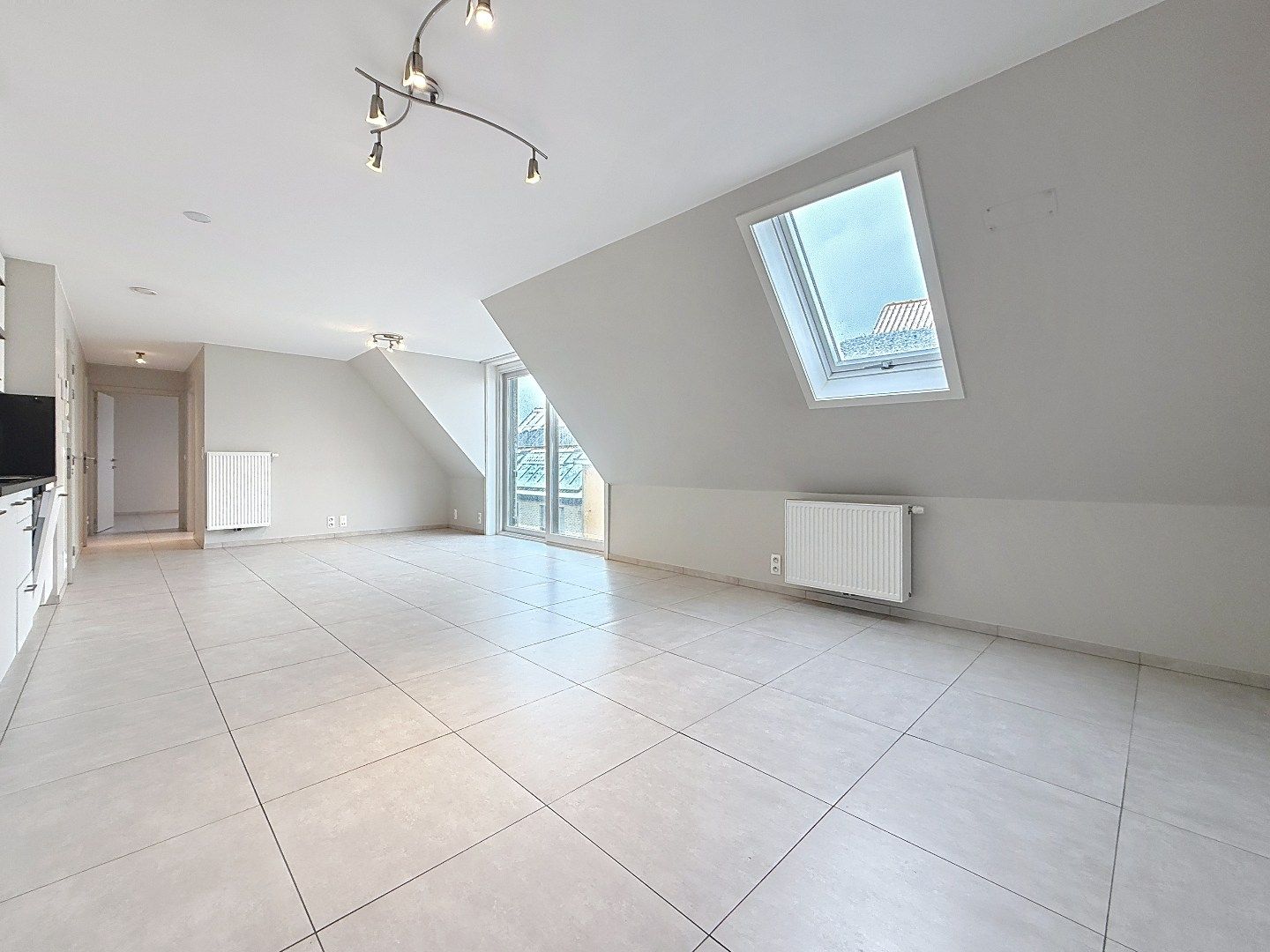 Recent, centraal gelegen appartement met 2 slaapkamers foto {{pictureIndex}}